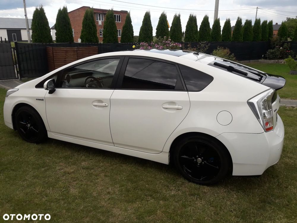 Toyota Prius - 4