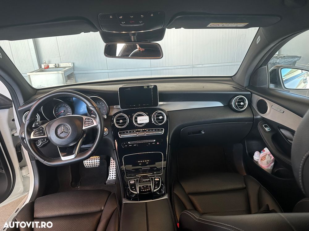 Mercedes-Benz GLC 250 4MATIC 9G-TRONIC AMG Line - 11