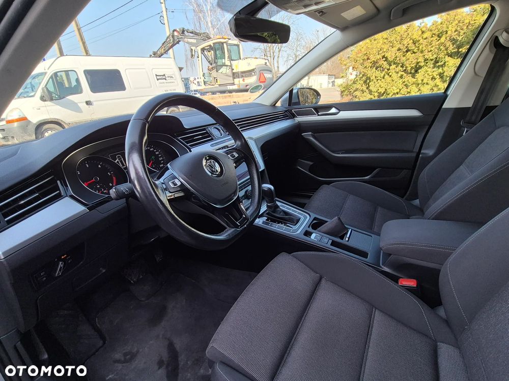 Volkswagen Passat - 24