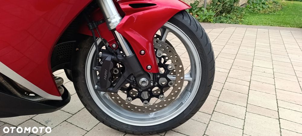 Honda VFR - 27