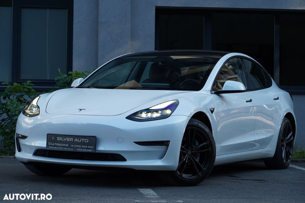Tesla Model 3 - 3