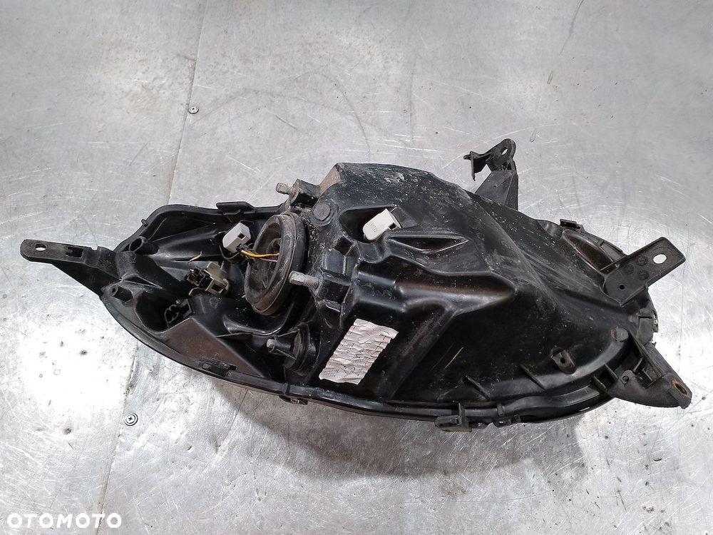 LAMPA PRZÓD PRAWA NISSAN MICRA K12 ( 02-10 ) - 2
