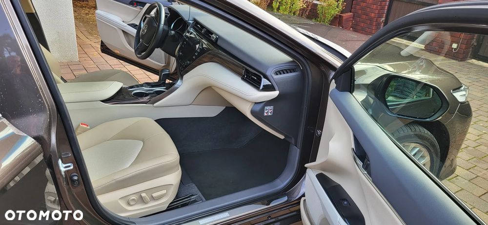 Toyota Camry 2.5 Hybrid Executive CVT - 19