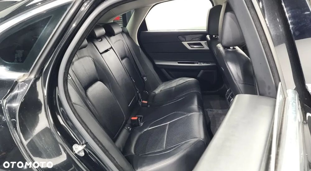 Jaguar XF 20d Prestige - 14