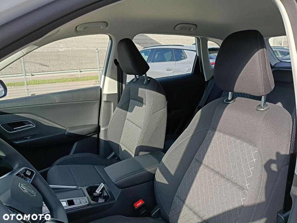 MG ZS Hybrid+ Standard - 11