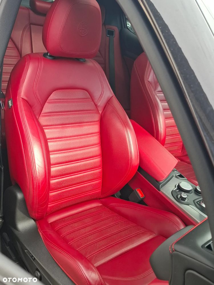 Alfa Romeo Stelvio - 15