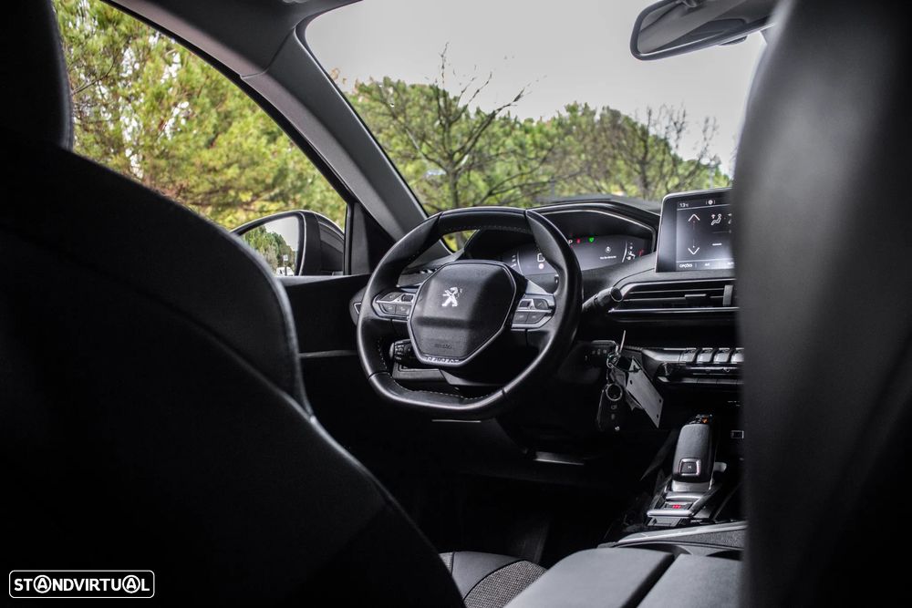 Peugeot 3008 1.2 PureTech Allure Pack EAT8 - 33