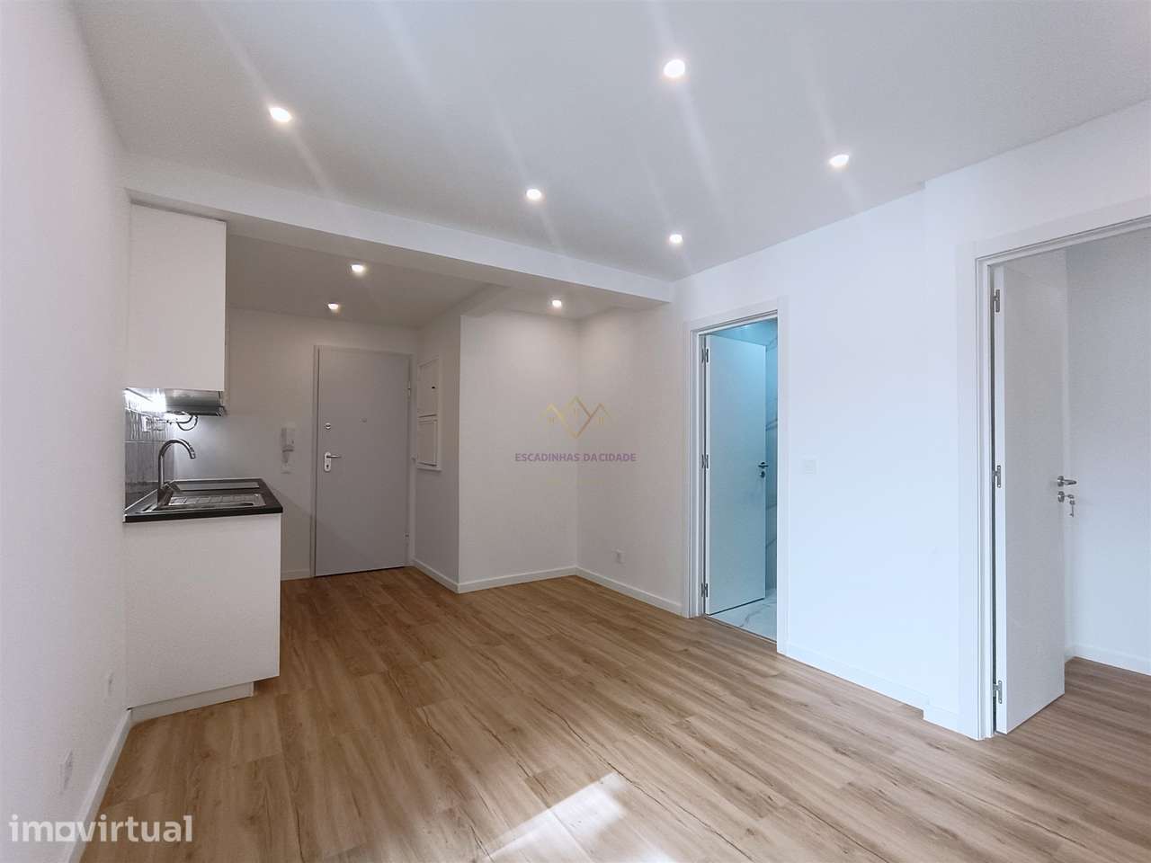 T2 Moderno e Luminoso na Buraca Remodelação Total - Grande imagem: 2/17