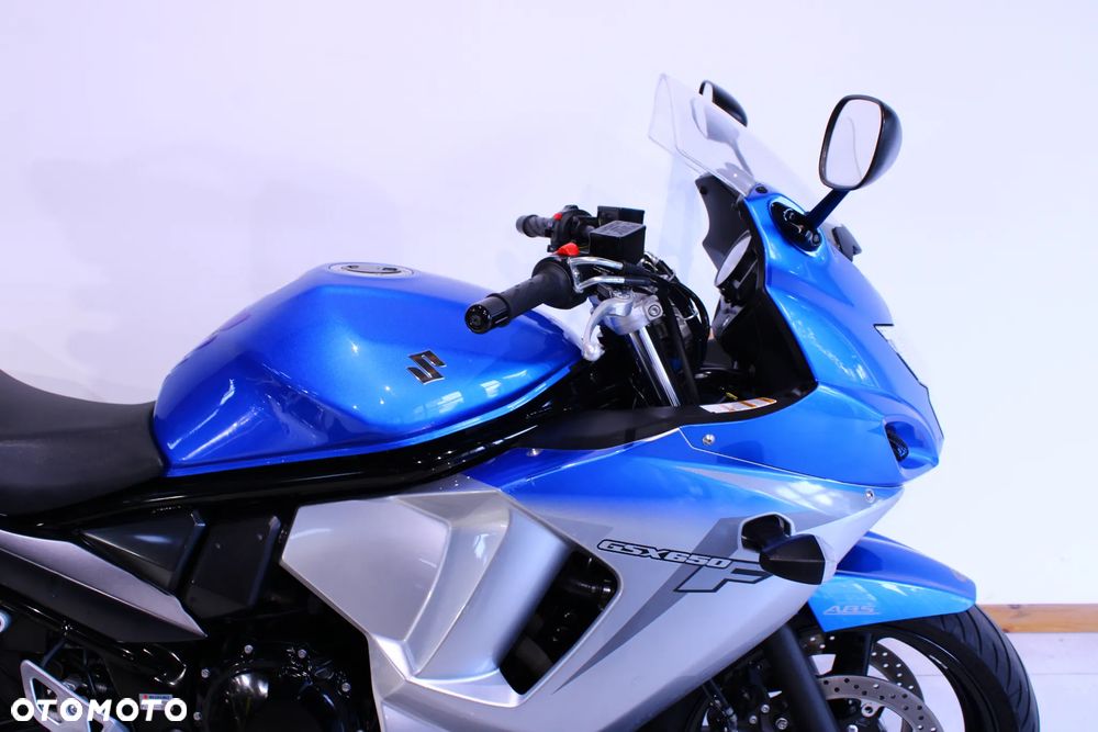 Suzuki GSX - 13