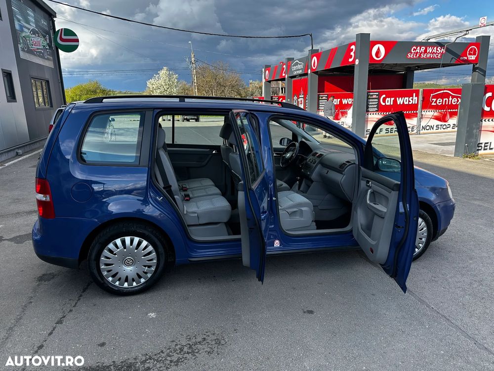 Volkswagen Touran 1.9TDI Conceptline - 11