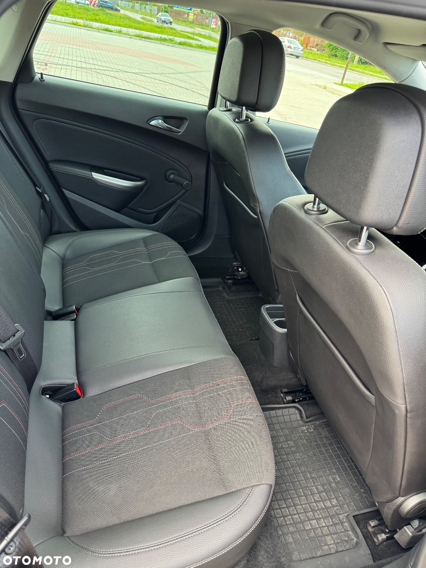 Opel Astra IV 1.4 T Cosmo - 14