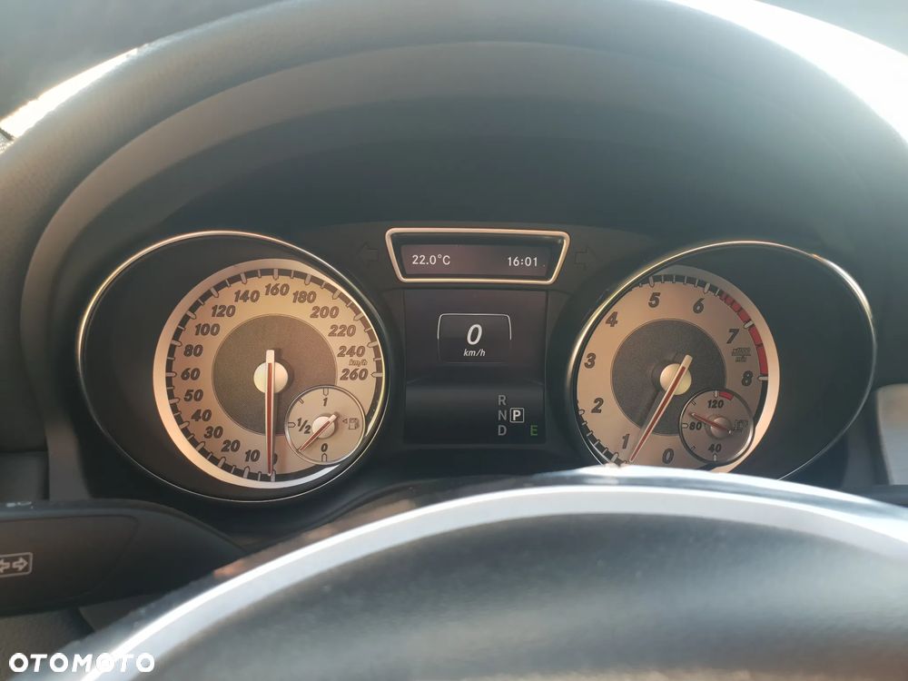 Mercedes-Benz CLA 250 7G-DCT - 23