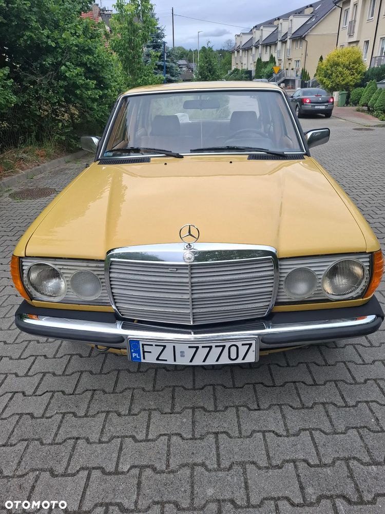 Mercedes-Benz W123 - 1