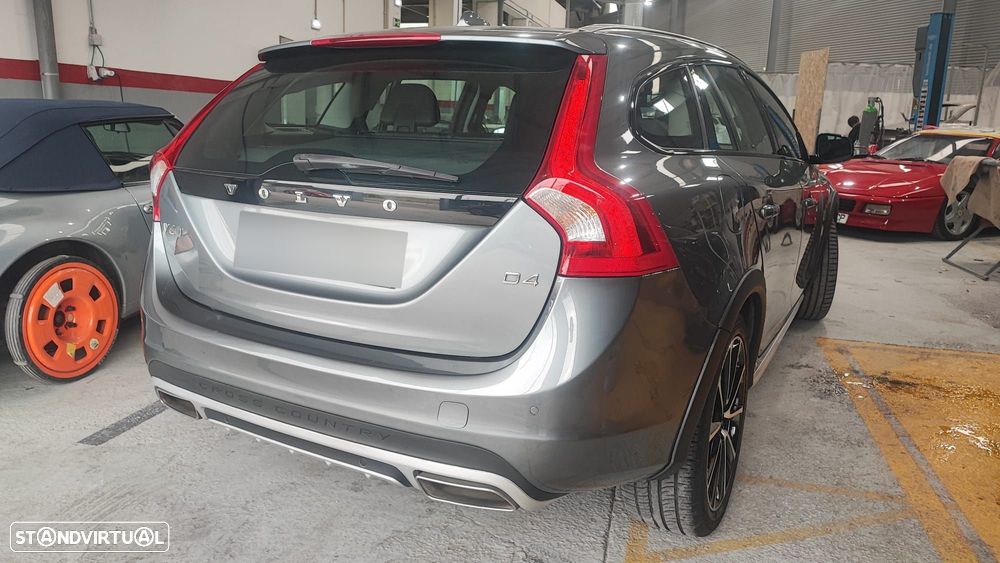 Volvo V60 2.0 D4 Summum Geartronic - 9