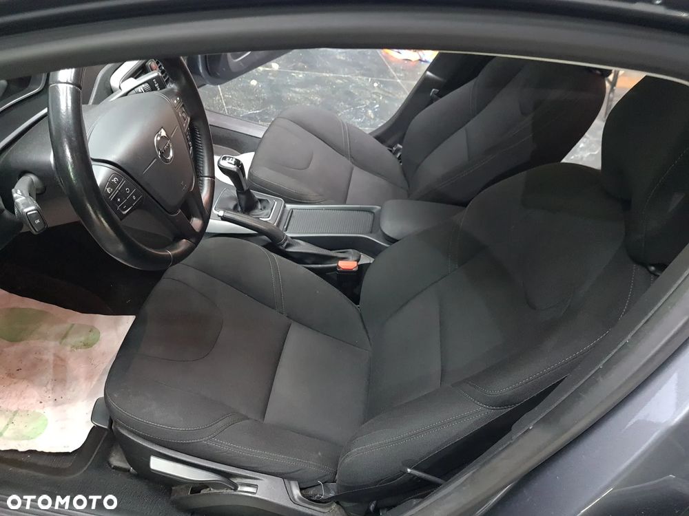 Volvo V40 Cross Country D2 Momentum - 19