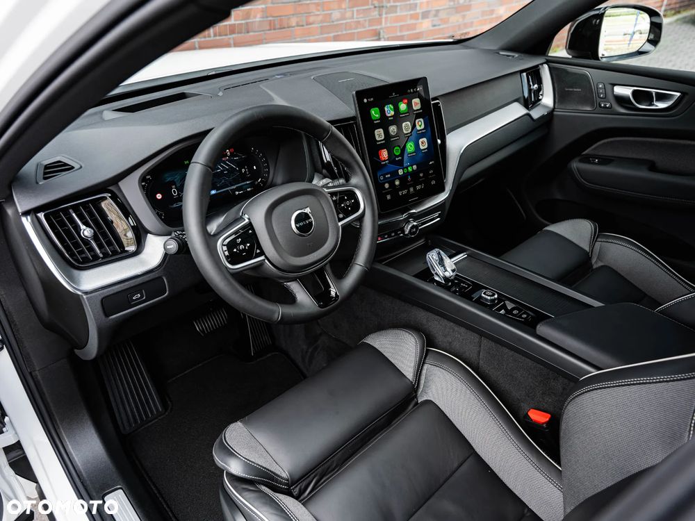 Volvo XC 60 B5 B AWD Plus Dark - 22