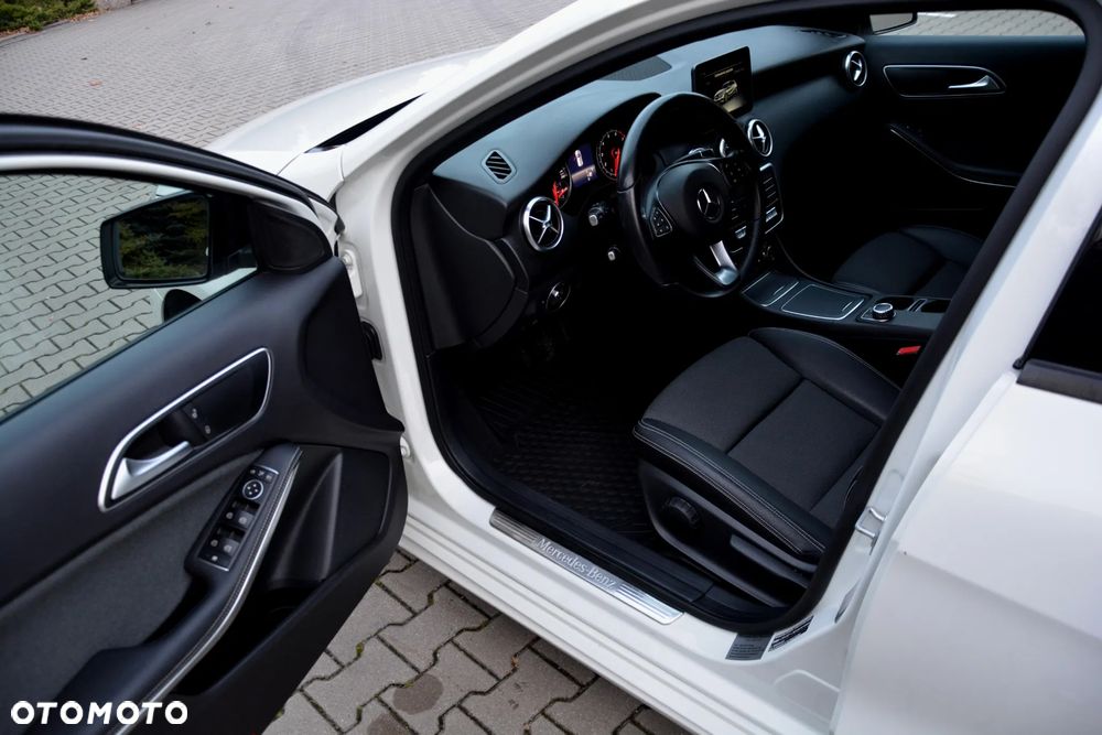 Mercedes-Benz Klasa A 180 7G-DCT - 2