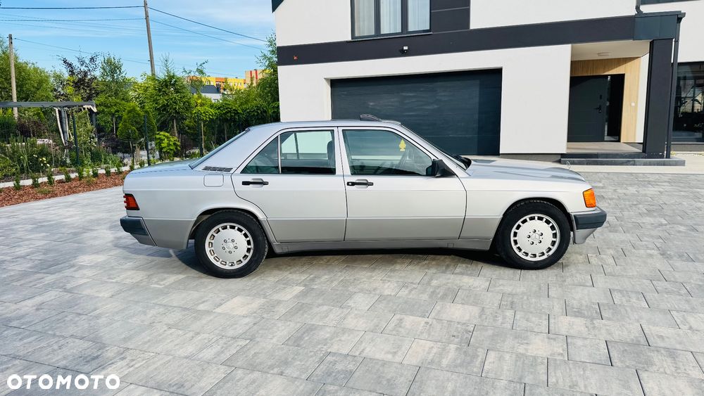 Mercedes-Benz W201 (190) - 4
