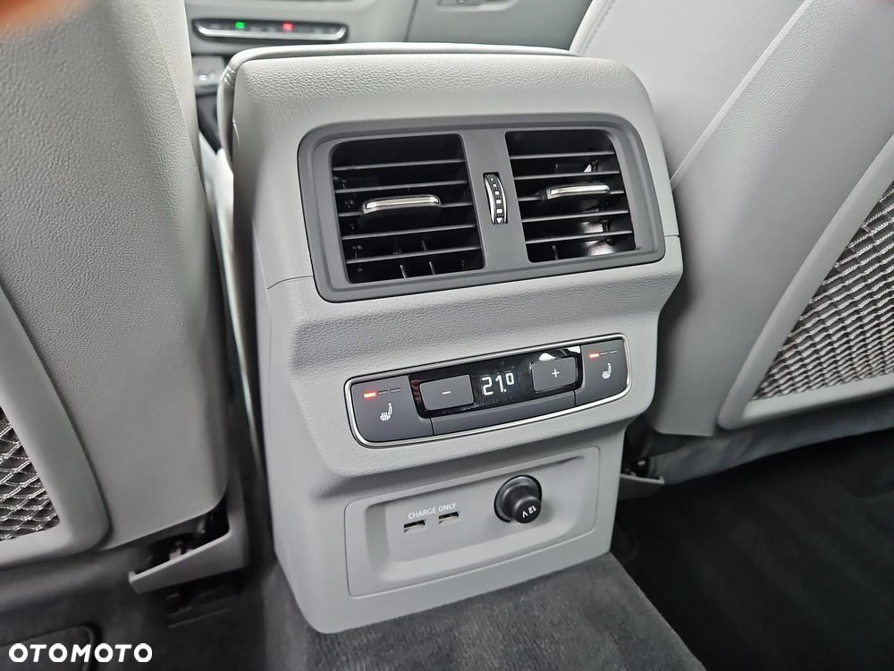 Audi Q5 50 TFSIe quattro S tronic S line business - 27