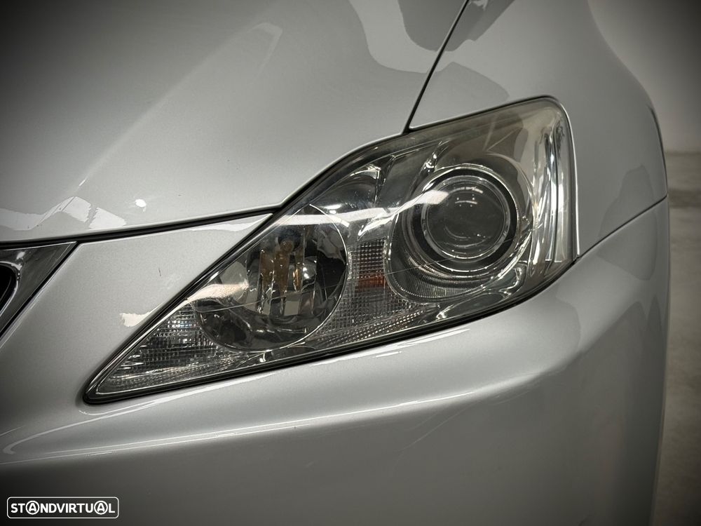 Lexus IS 220 d P.Luxury 4D - 33