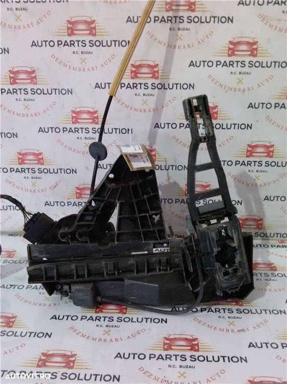 broasca usa stanga fata ford focus 2 an fabr. 2010 - 1