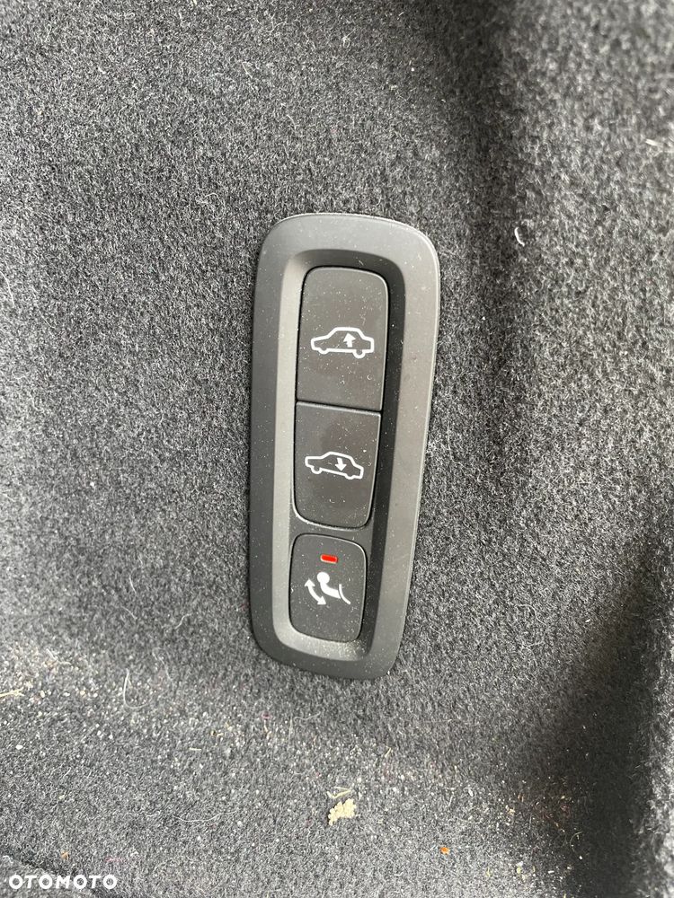 Volvo XC 60 D5 AWD Momentum - 8