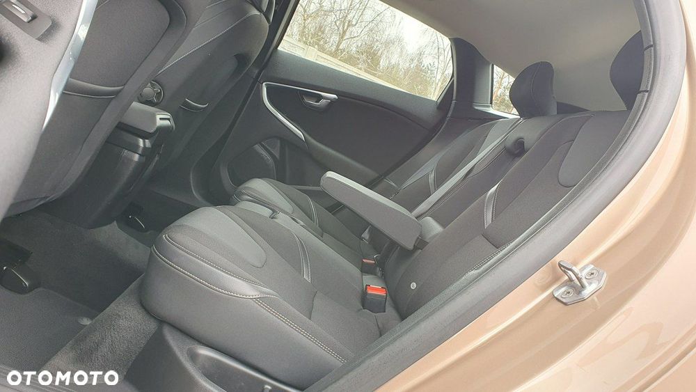 Volvo V40 D2 Momentum - 8