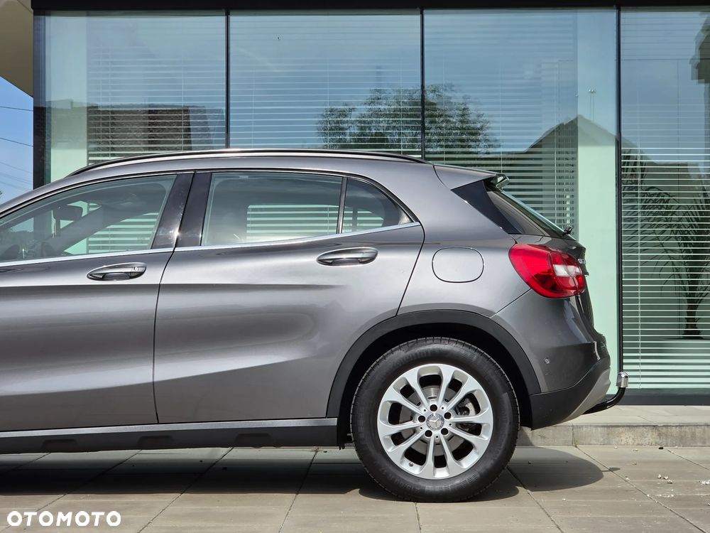 Mercedes-Benz GLA 200 d Activity Edition - 13