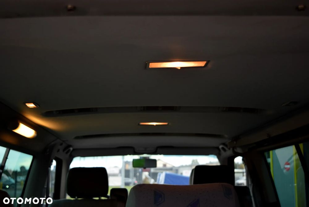 Volkswagen Multivan Standard - 18
