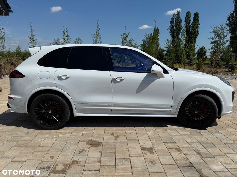 Porsche Cayenne GTS - 5