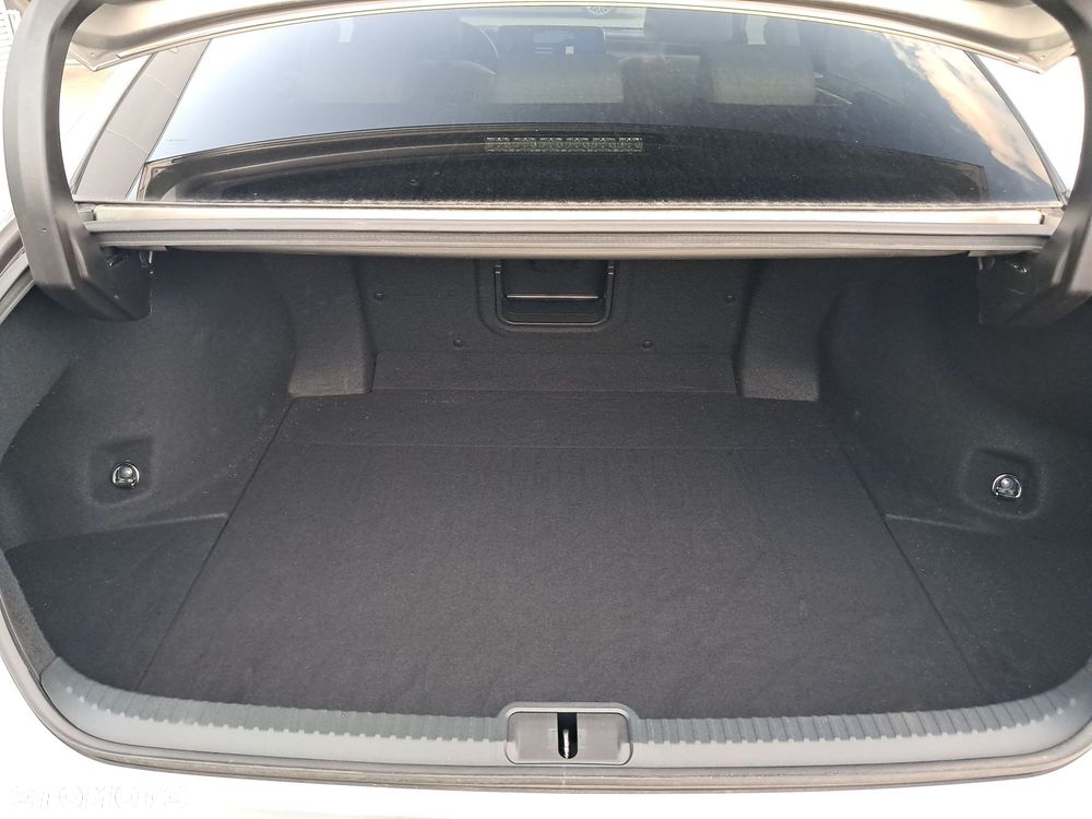 Lexus ES 300h Business Edition - 11