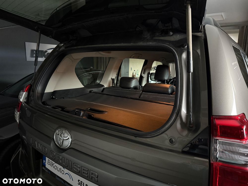Toyota Land Cruiser - 40