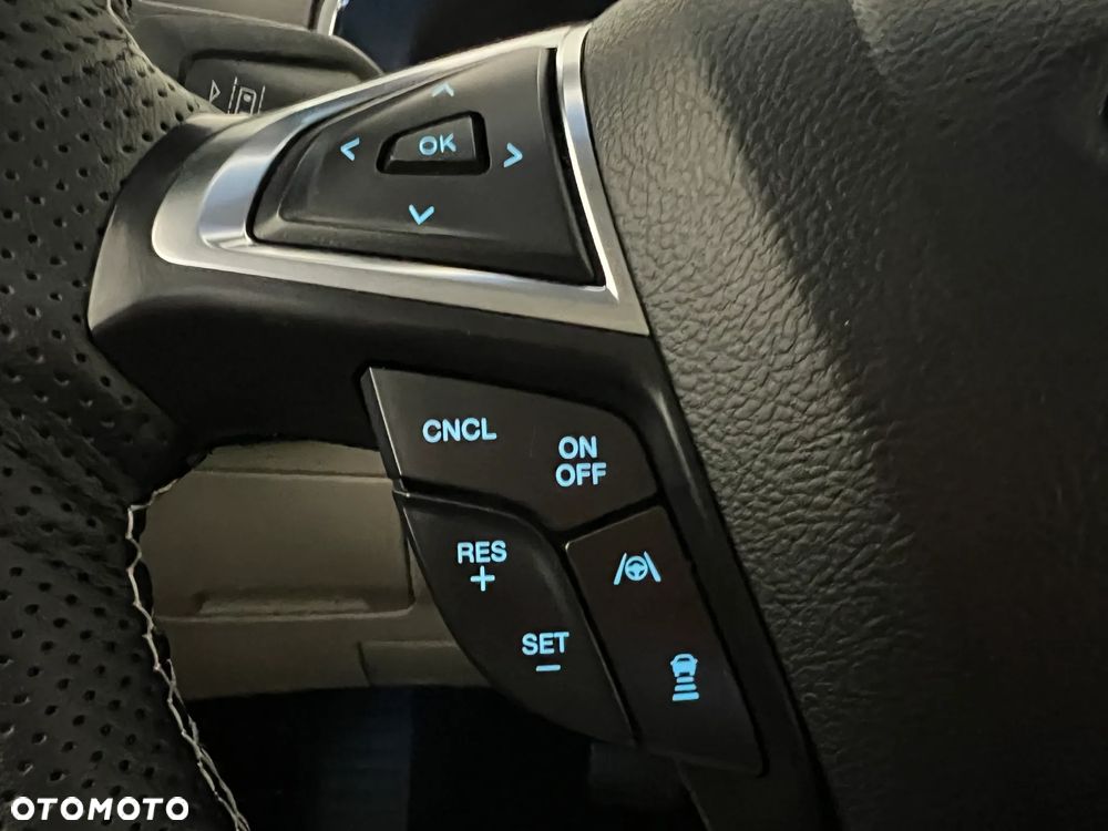 Ford Edge - 32