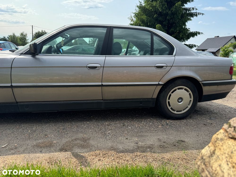 BMW Seria 7 728i L - 7