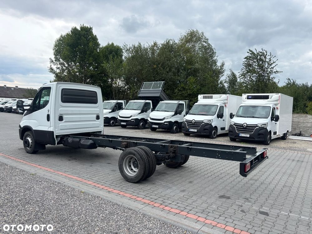 Iveco 70C17,,70C18,,70C15,,72C17,,50C17,,35C17,,35C15 PODWOZIE DO ZABUDOWY  WYWROTKA SKRZYNIA LADUNKOWA KONTENER CHLODNIA 70 SZTUK NA PLACU - 5