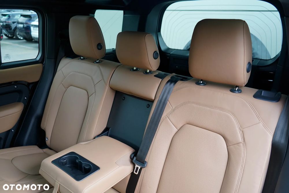 Land Rover Defender 3.0 D250 mHEV X-Dynamic SE - 33