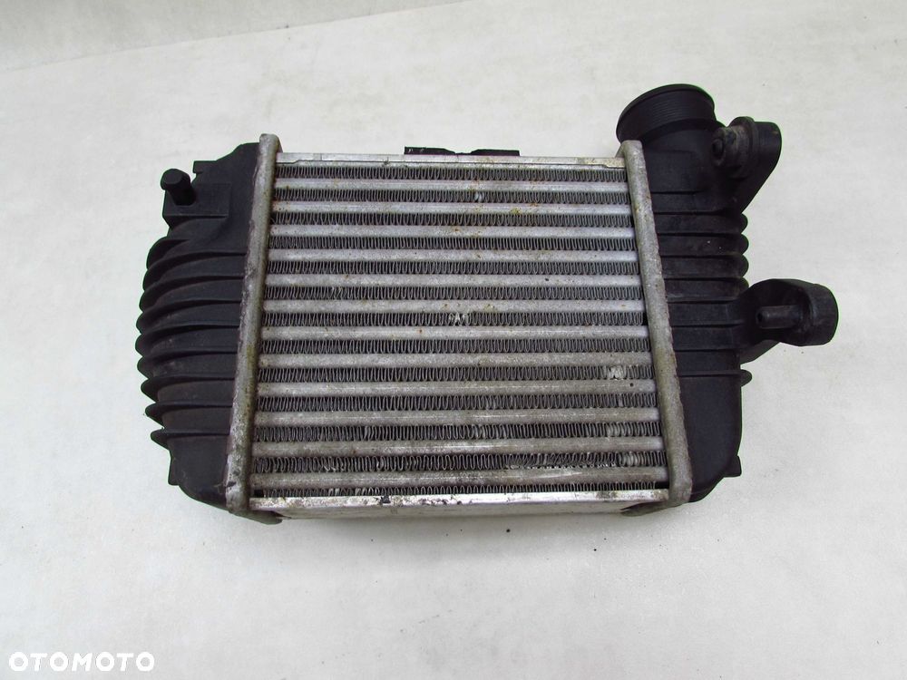 AUDI A6 C6 2.7 3.0 TDI CHLODNICA INTERCOOLER POWIETRZA PRAWY 4F0145806R - 2
