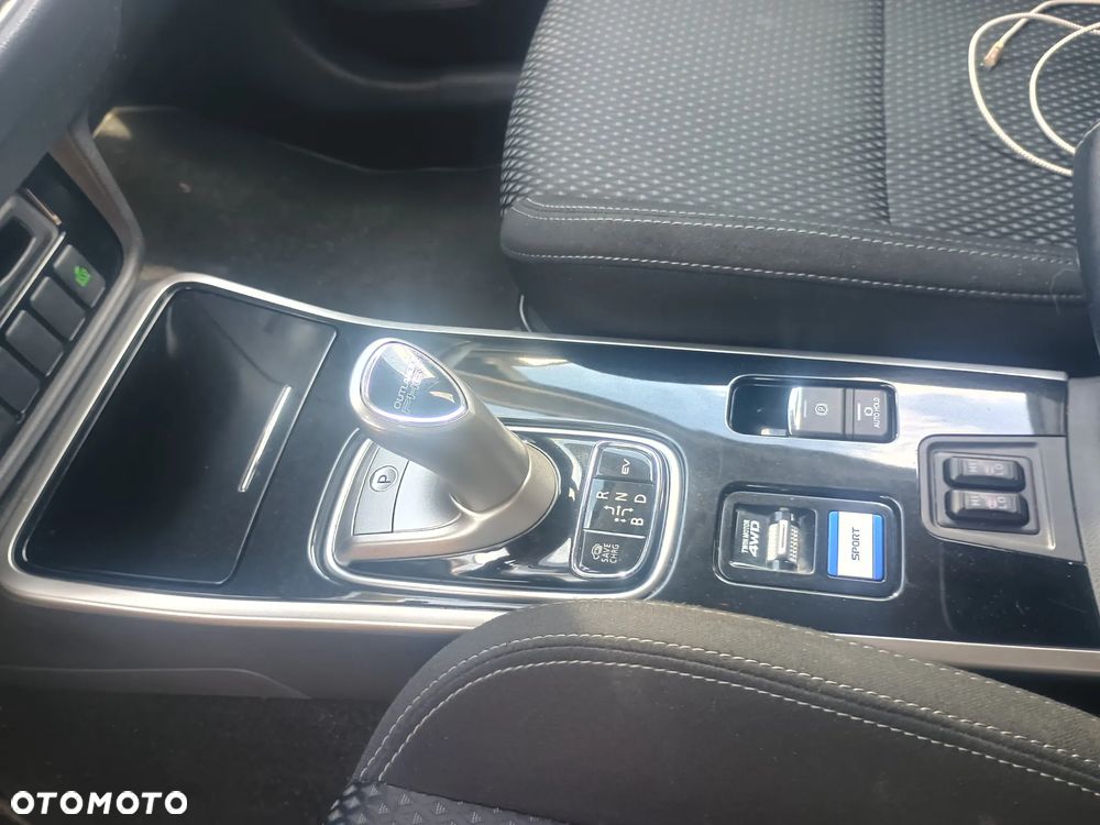 Mitsubishi Outlander - 20