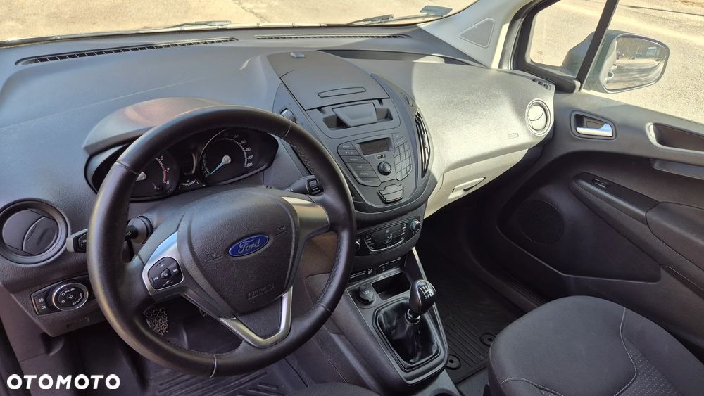 Ford Transit Courier - 8