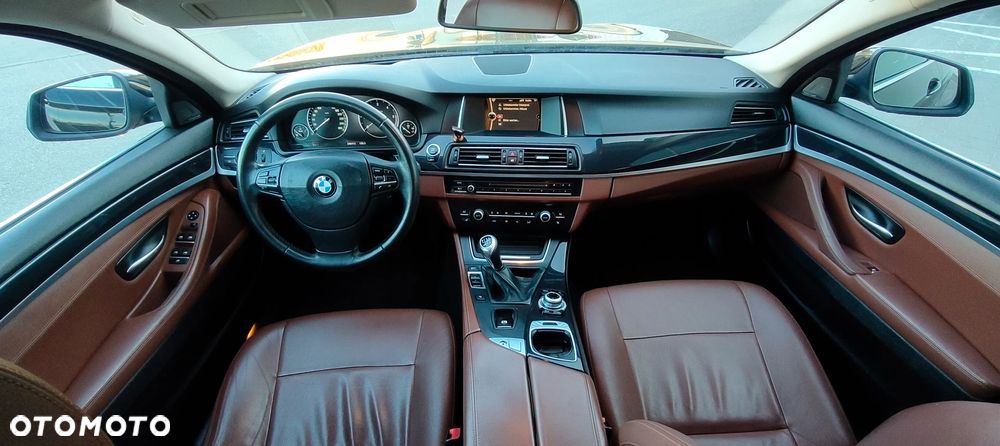 BMW Seria 5 525d Luxury Line - 34