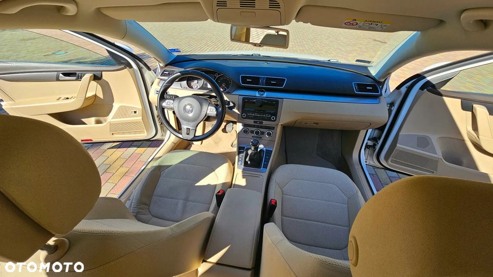 Volkswagen Passat - 24