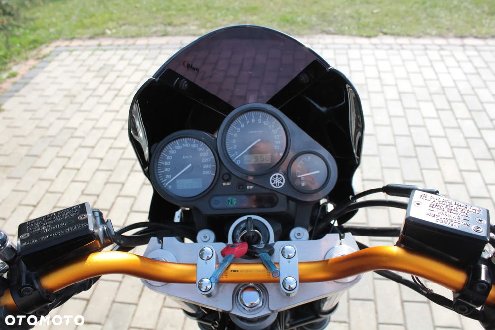 Yamaha XJR - 11