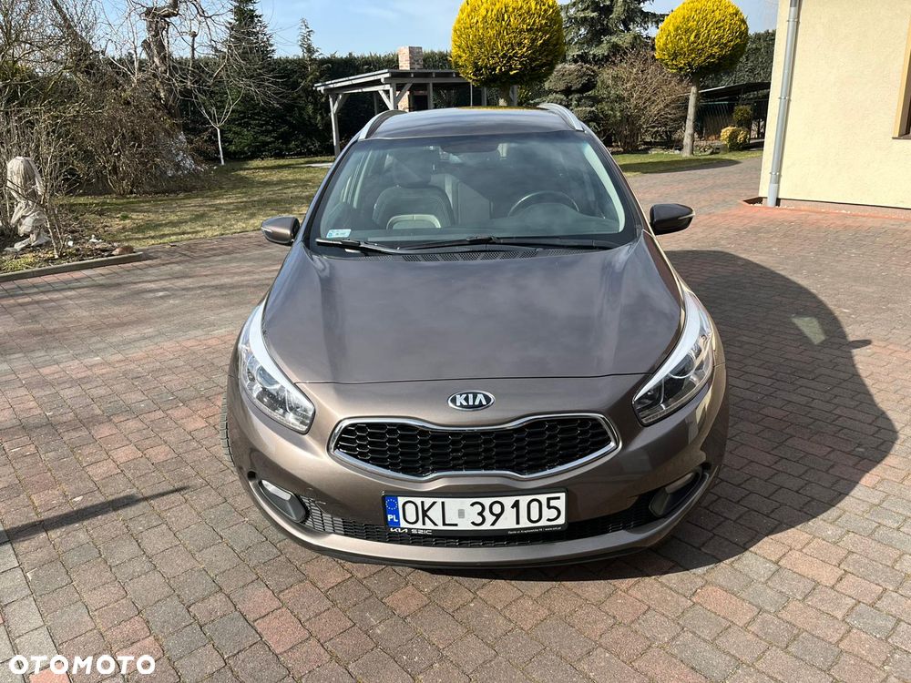 Kia Ceed 1.6 CRDi 128 Fifa World Cup Edition - 3