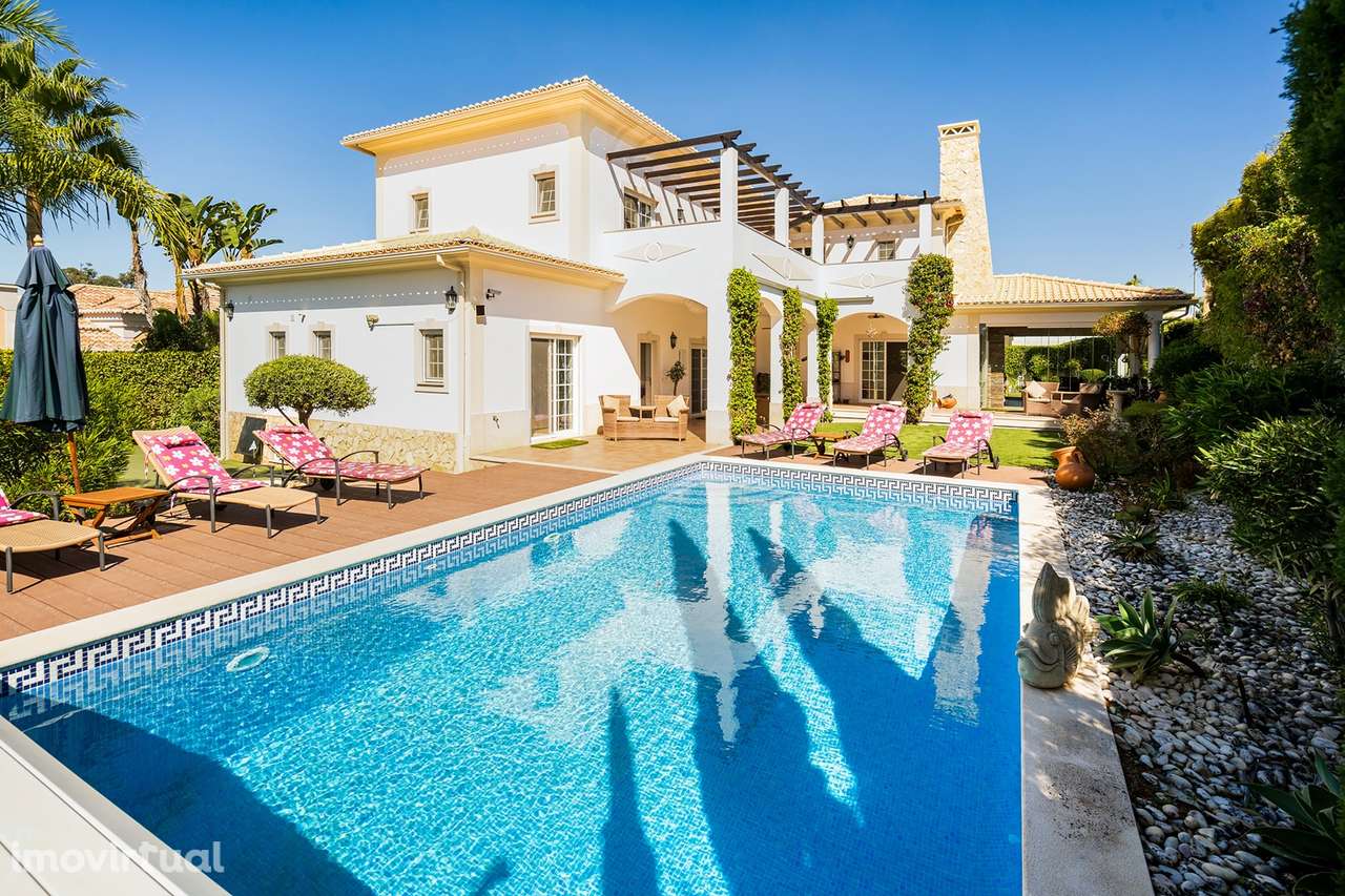 Elegante Moradia V4 na Balaia, a pé da praia - Grande imagem: 4/46