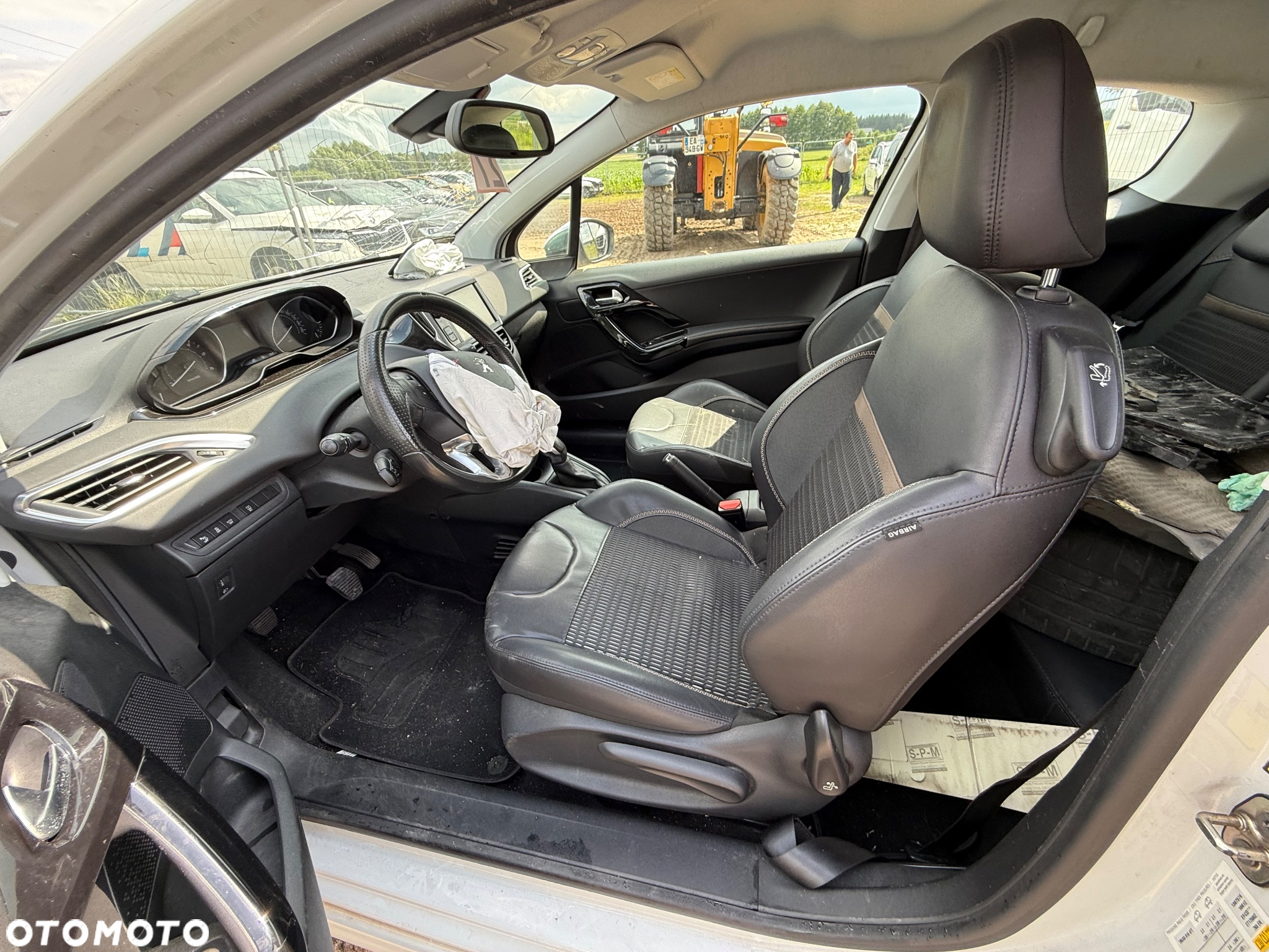 Peugeot 208 e-HDi 92 Stop&Start Allure - 10
