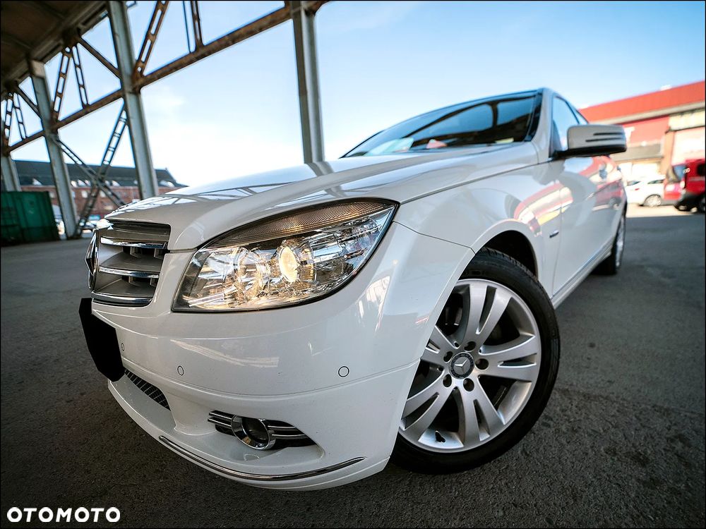 Mercedes-Benz Klasa C 180 BlueEFFICIENCY 7G-TRONIC Avantgarde - 4