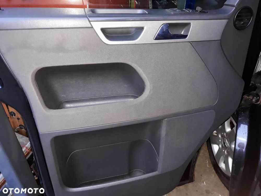 Volkswagen Multivan - 8