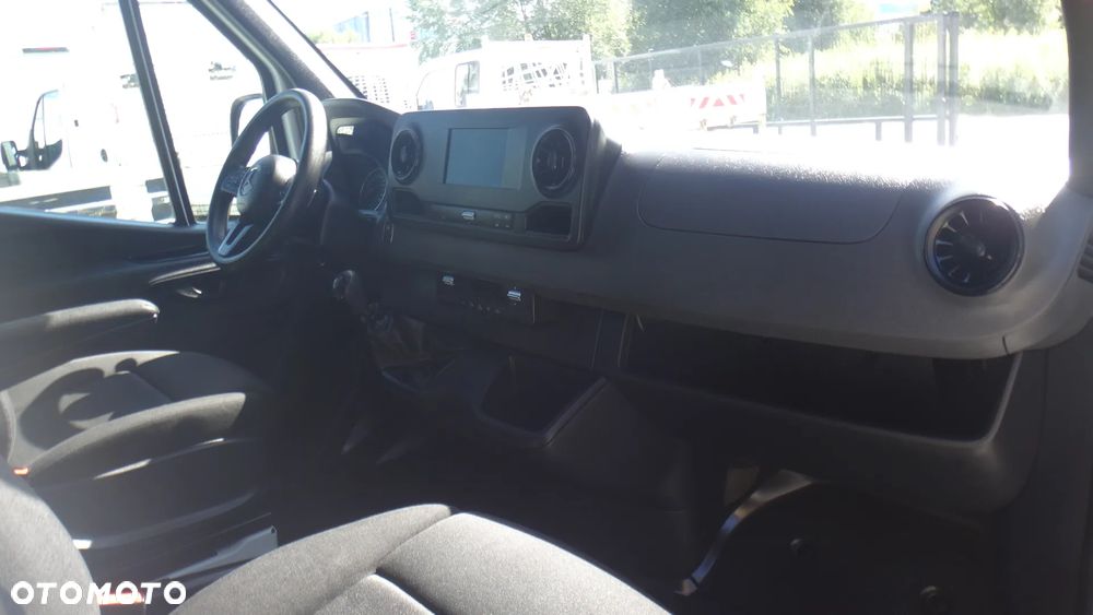 Mercedes-Benz SPRINTER - 11