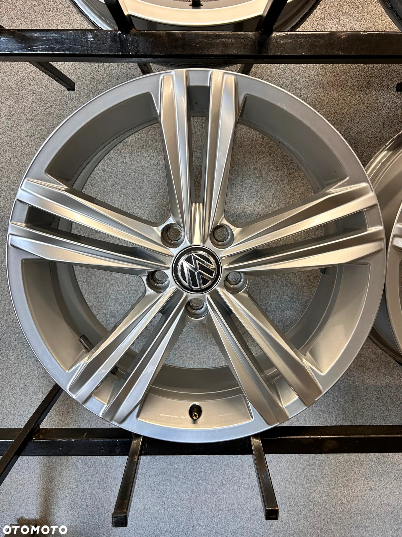 4 FELGI ALU. VW TIGUAN,PASSAT,,CC,T-ROC 18'' 7J ET43 VW: SNA 601025 M - 8