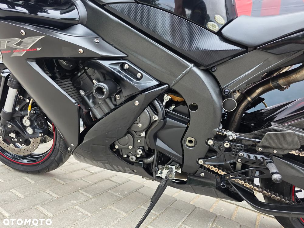 Yamaha R1 - 13